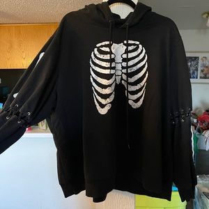 Hot Topic skeleton cropped hoody - size 4 (suits roughly sizes 22-26)